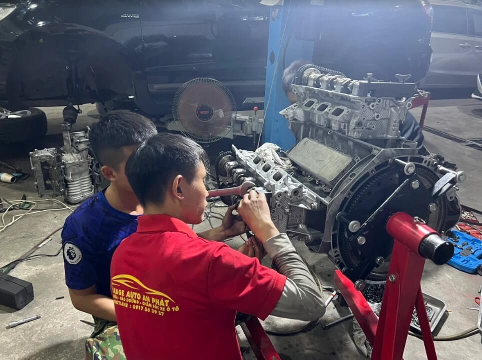 Đội ngũ kĩ thuật viên tay nghề cao của gara An Phát