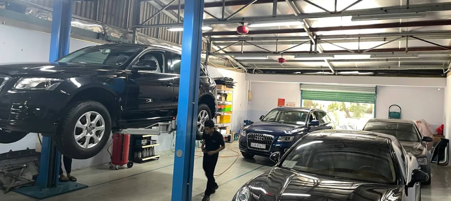 Garage Ô Tô Đông Tây